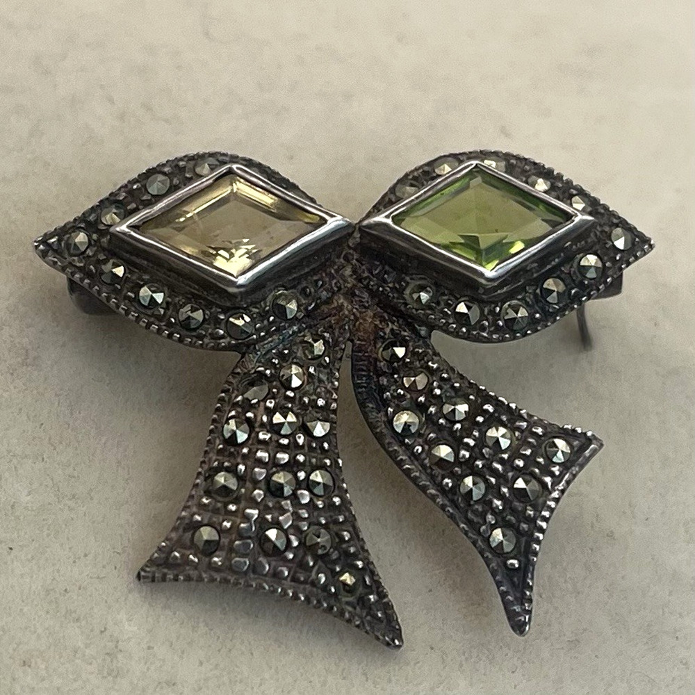 Sterling Silver 925 Marcasite Bow Brooch Pin Green Yellow Glass Vintage Estate